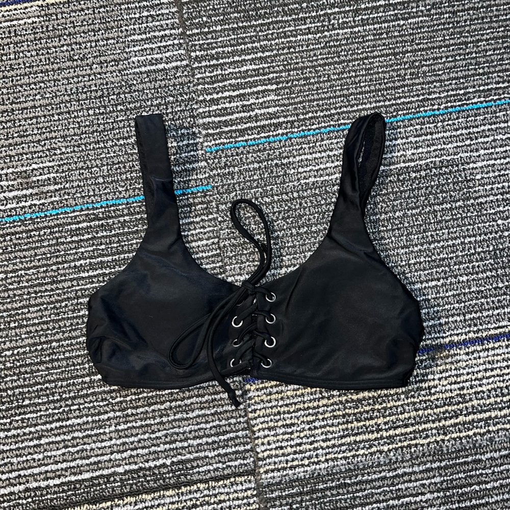 HOLLISTER lace up bikini top size small